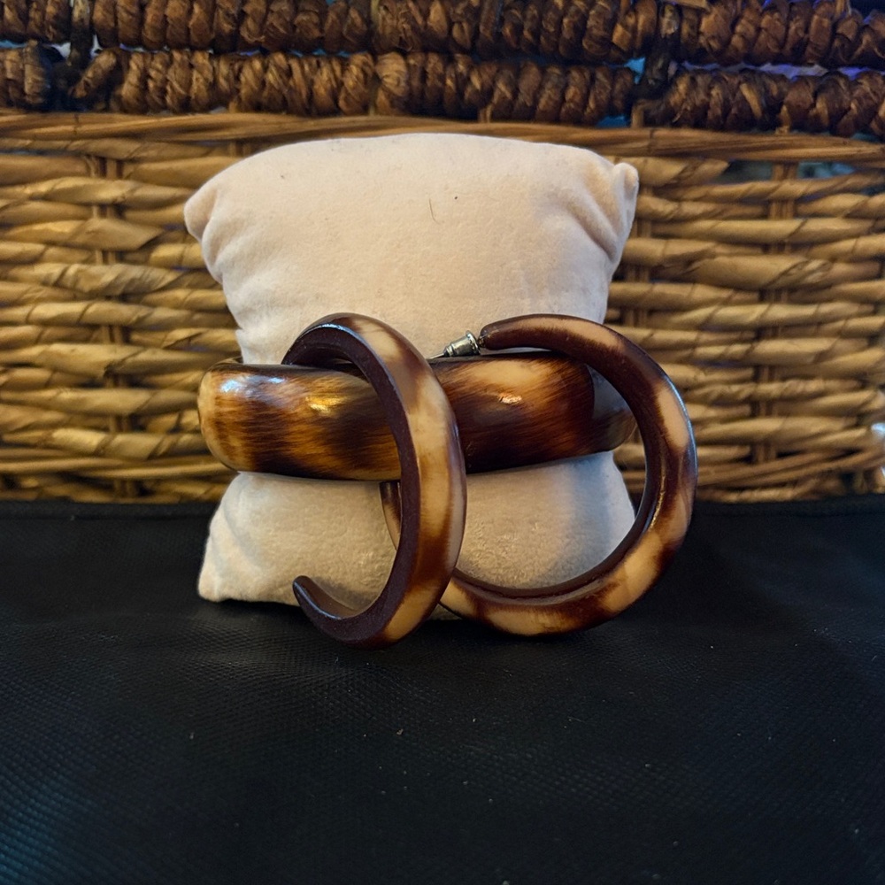 Unbranded Costume/Fashion Bangle Bracelet and Hoop Earrings set